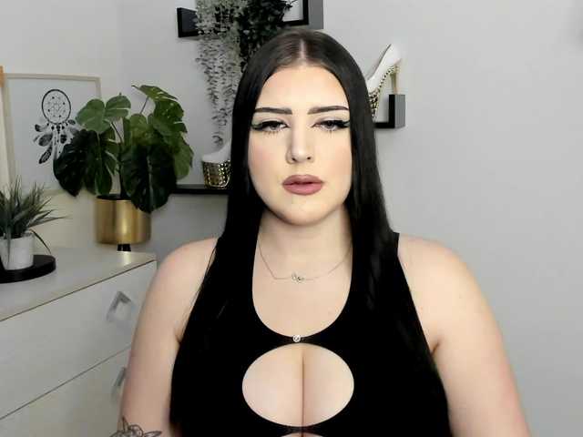 Miabrunette22's BongaCams show and profile