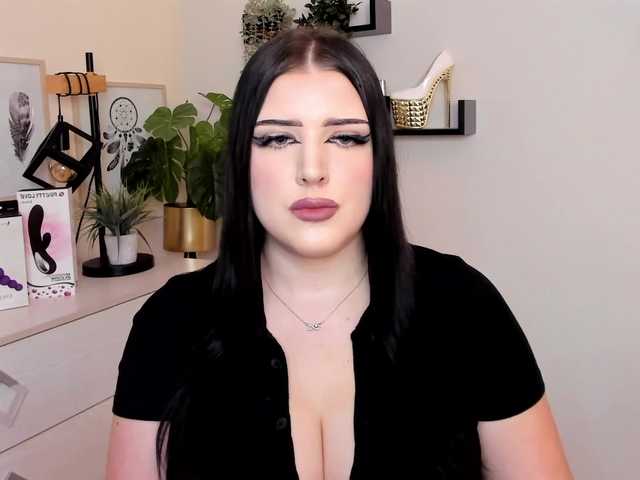 Miabrunette22 webcam