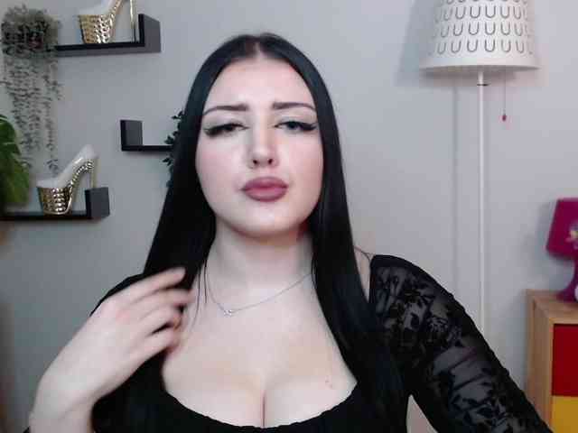 Miabrunette22 webcam