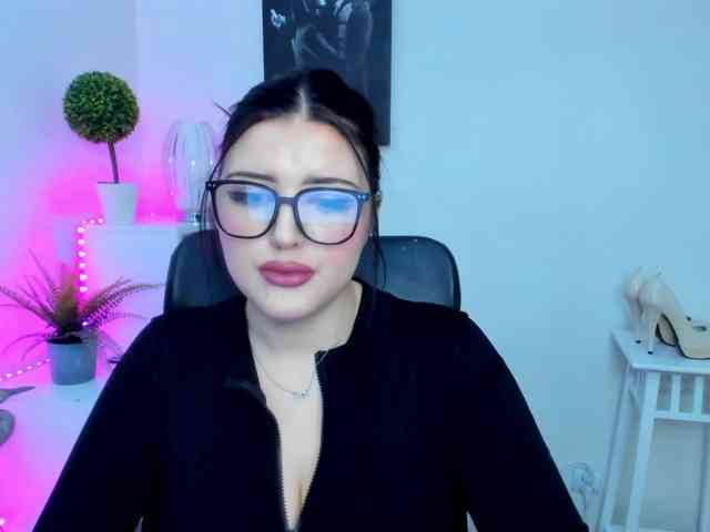 Miabrunette22 webcam