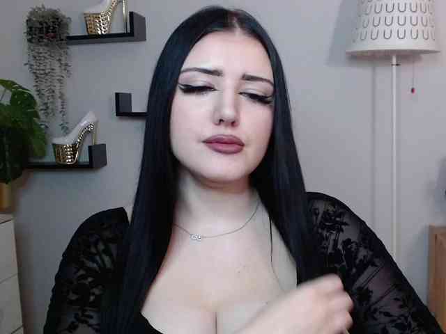 Miabrunette22 webcam