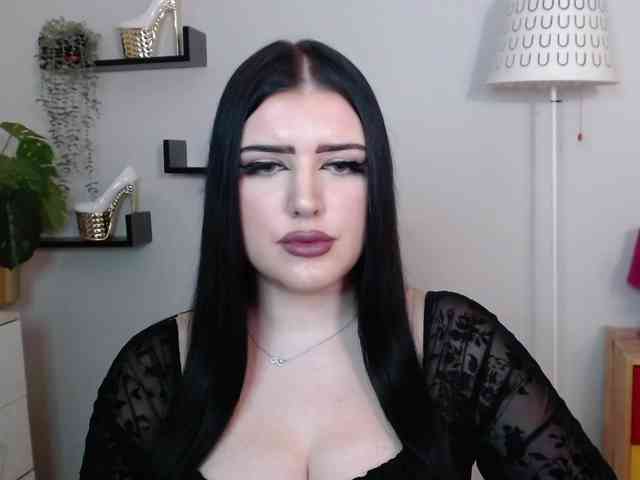 Miabrunette22 webcam