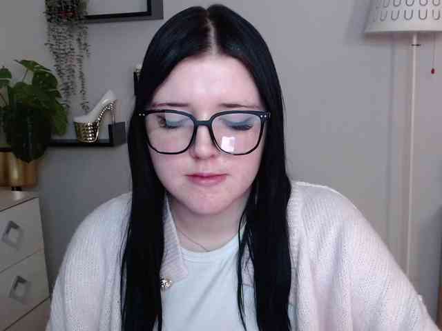 Miabrunette22 webcam