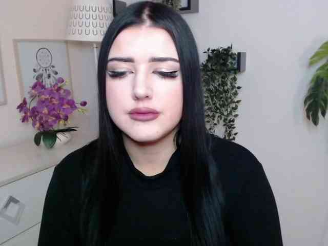 Miabrunette22 webcam