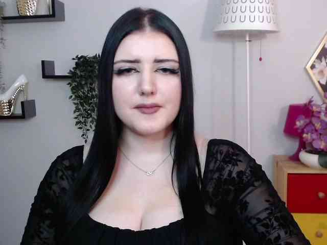 Miabrunette22 webcam