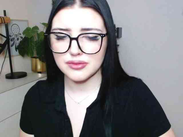 Miabrunette22 webcam