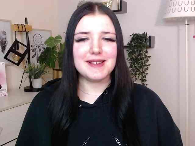 Miabrunette22 webcam