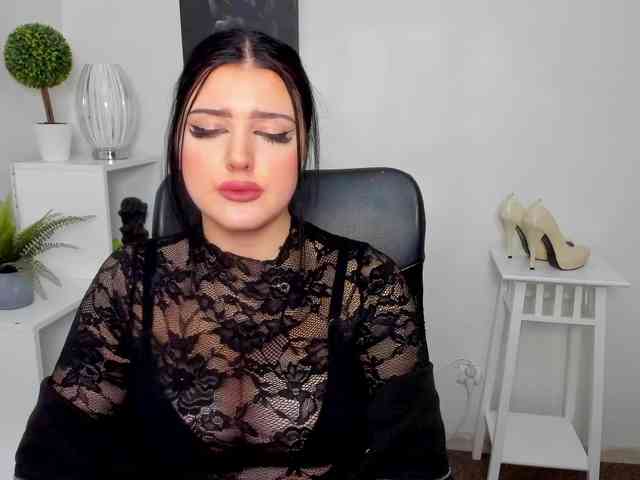 Miabrunette22 webcam