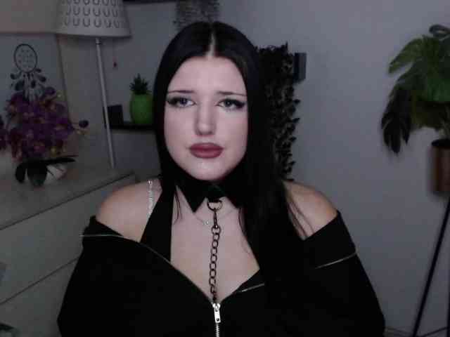 Miabrunette22 webcam