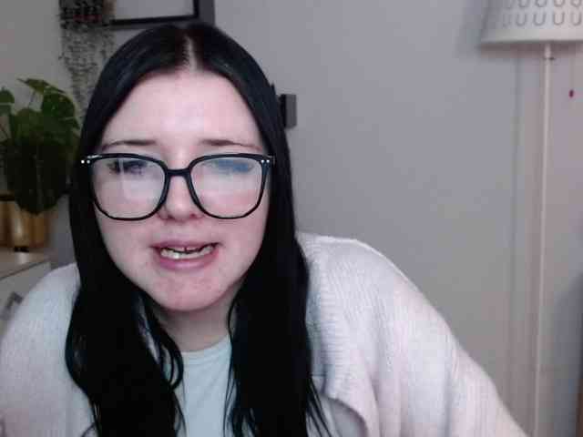 Miabrunette22 webcam