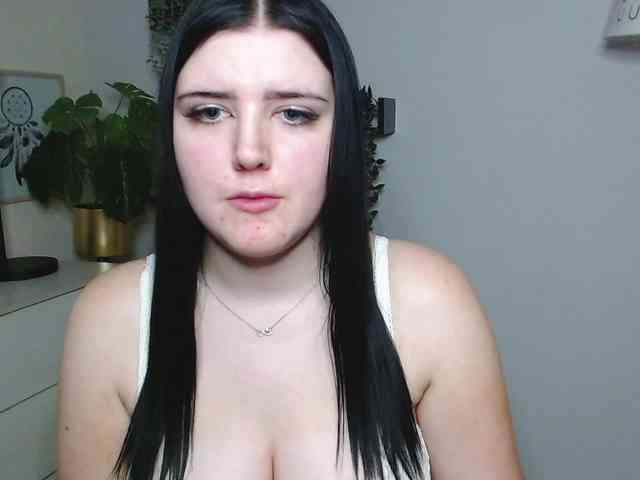 Miabrunette22 webcam