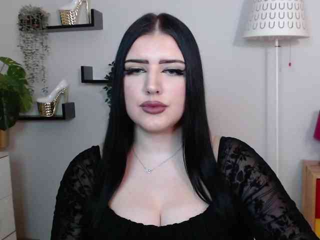 Miabrunette22 webcam