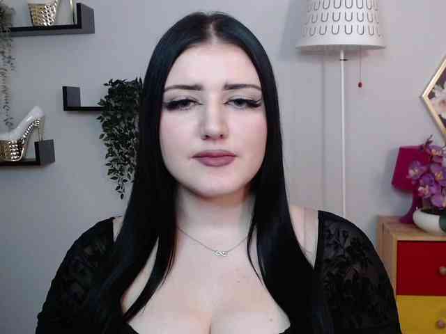 Miabrunette22 webcam