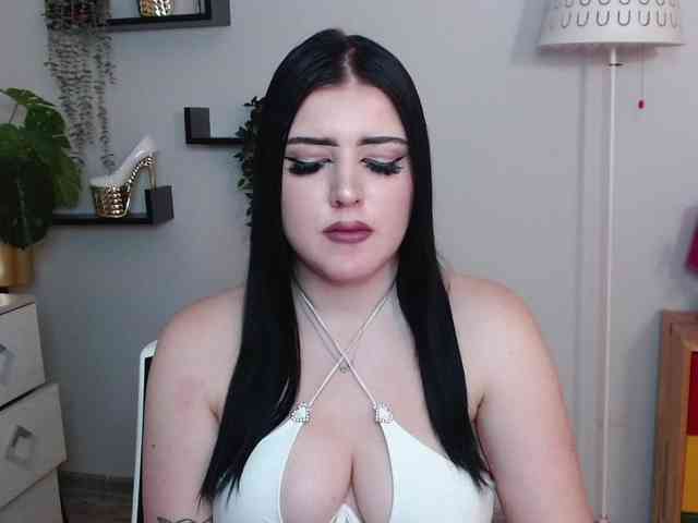 Miabrunette22 webcam