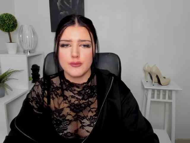 Miabrunette22 webcam