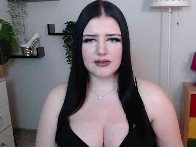 Miabrunette22 webcam