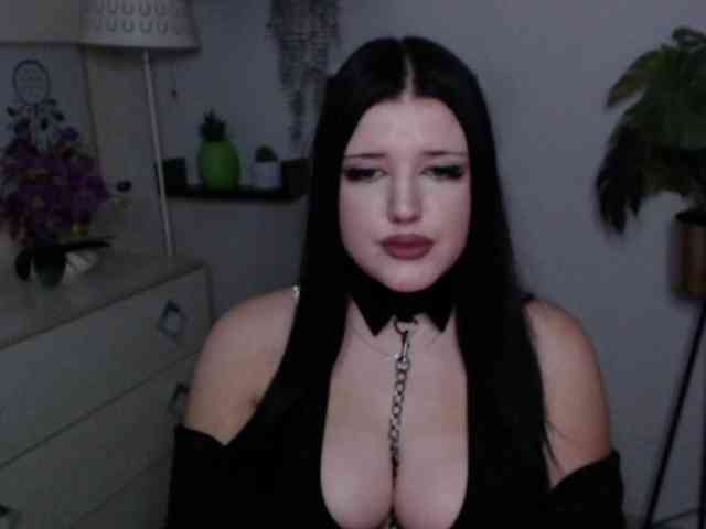 Miabrunette22 webcam