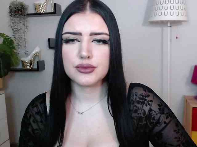 Miabrunette22 webcam