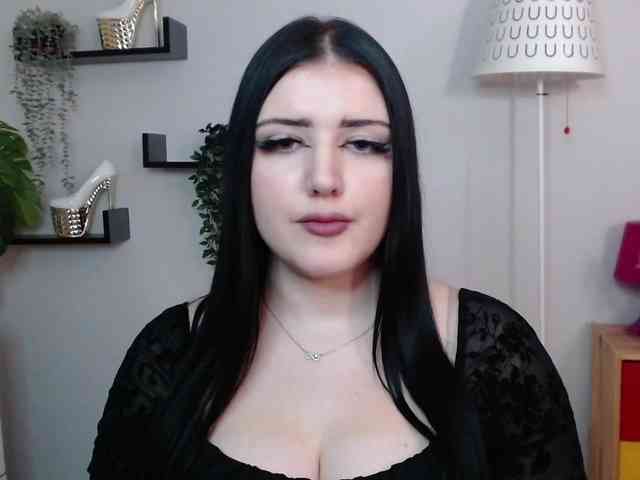 Miabrunette22 webcam