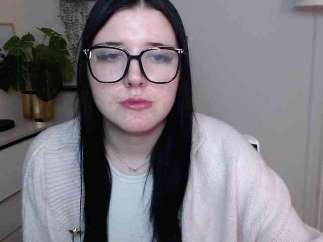 Miabrunette22 webcam