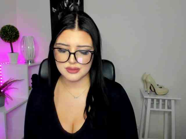 Miabrunette22 webcam