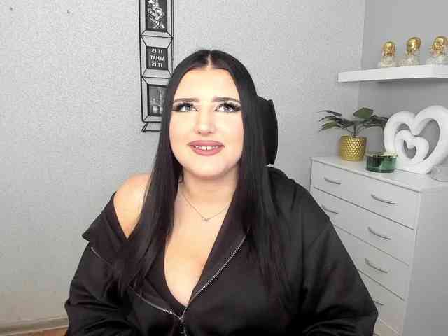 Miabrunette22 webcam