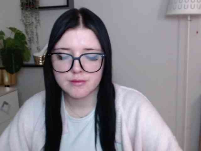 Miabrunette22 webcam