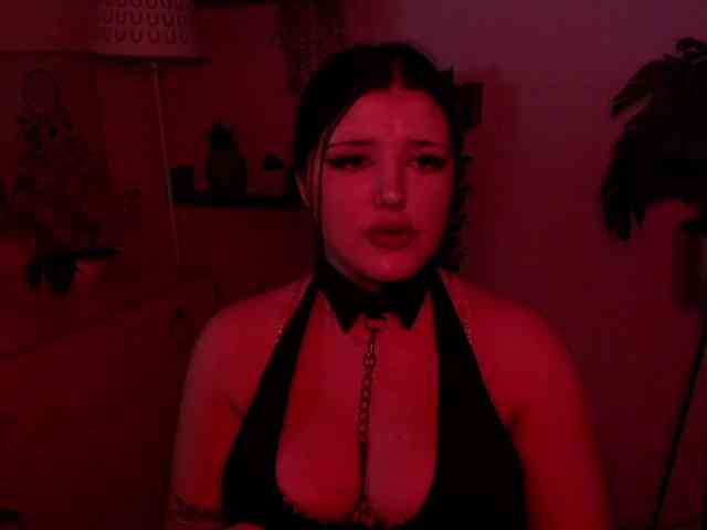 Miabrunette22 webcam