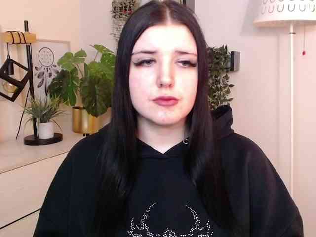 Miabrunette22 webcam