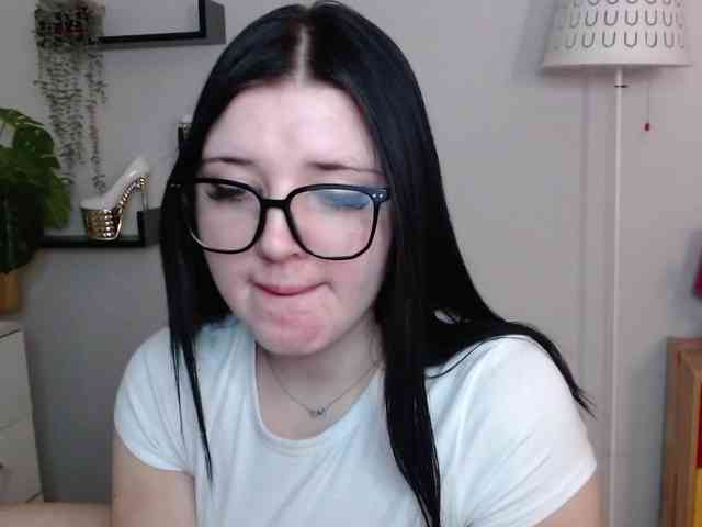 Miabrunette22 webcam