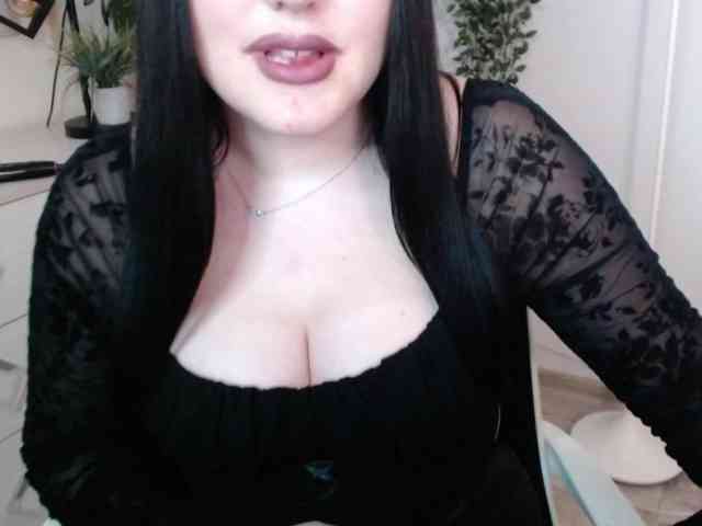 Miabrunette22 webcam