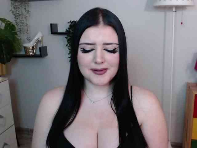 Miabrunette22 webcam