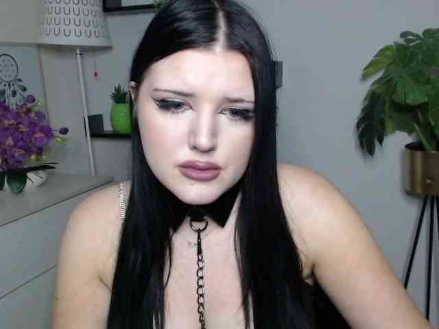 Miabrunette22 webcam