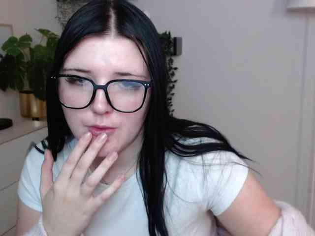 Miabrunette22 webcam