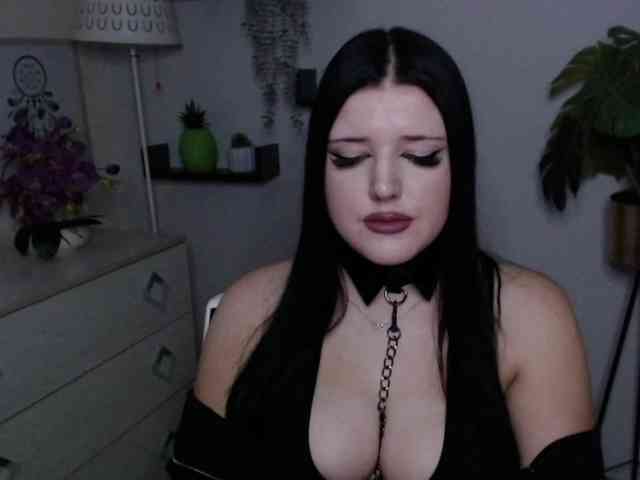 Miabrunette22 webcam
