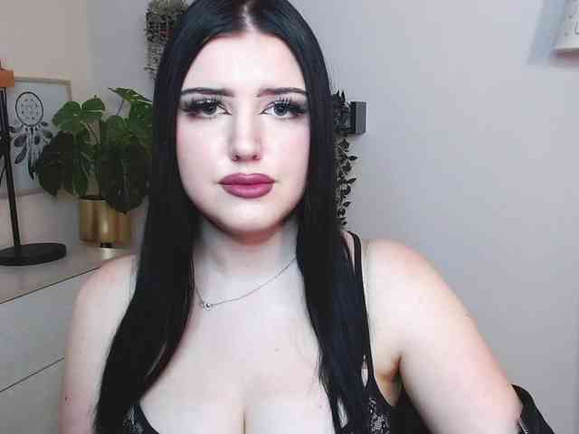 Miabrunette22 webcam