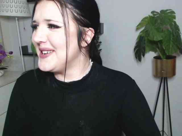 Miabrunette22 webcam