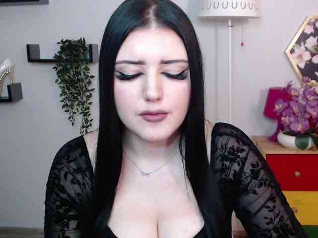 Miabrunette22 webcam