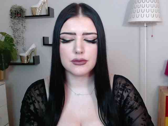 Miabrunette22 webcam