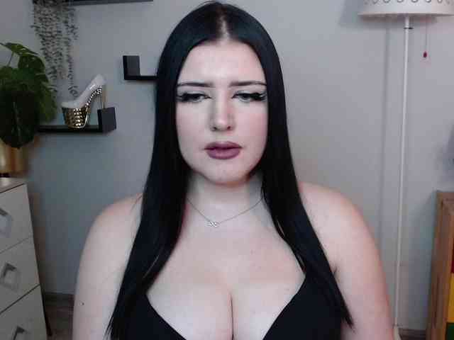 Miabrunette22 webcam