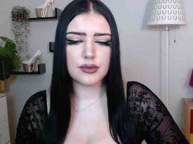 Miabrunette22 webcam
