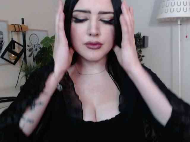 Miabrunette22 webcam