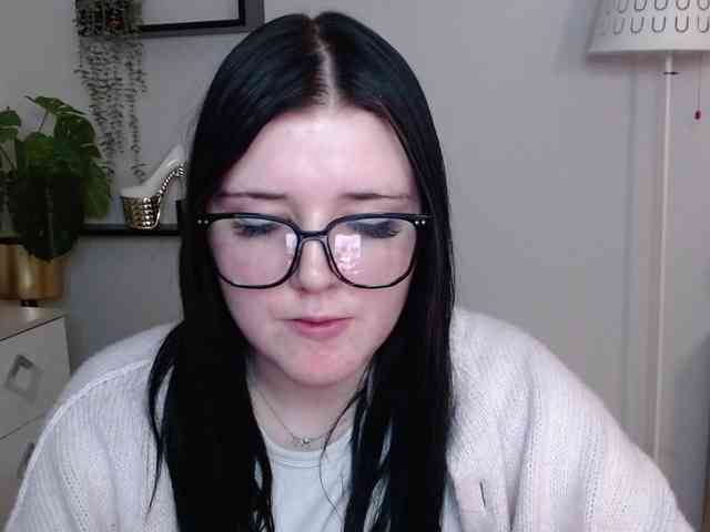 Miabrunette22 webcam