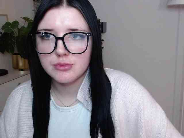 Miabrunette22 webcam