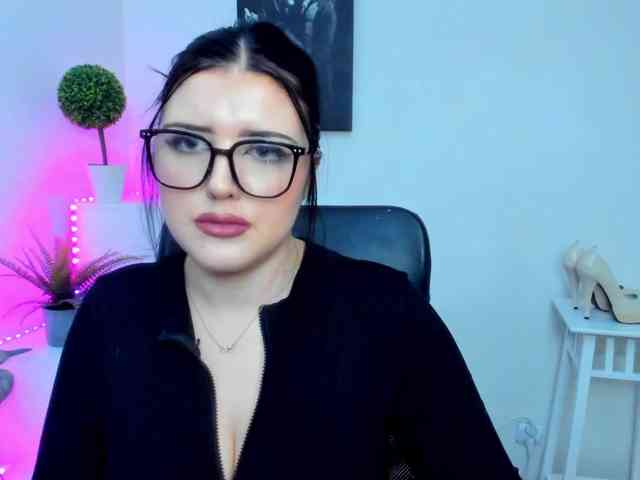 Miabrunette22 webcam