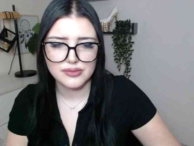 Miabrunette22 webcam