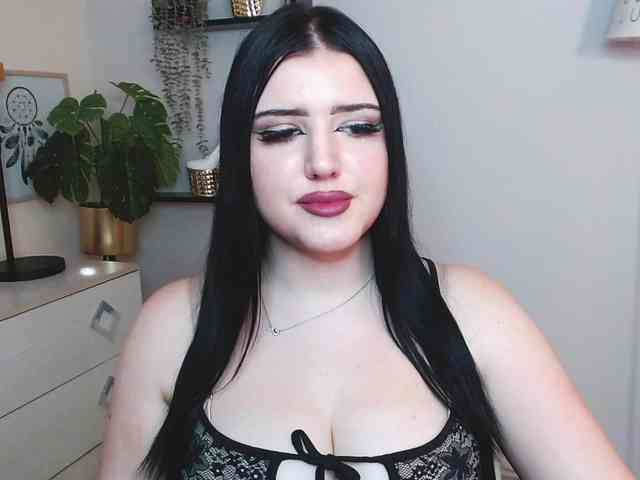 Miabrunette22 webcam