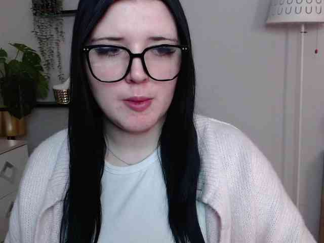 Miabrunette22 webcam