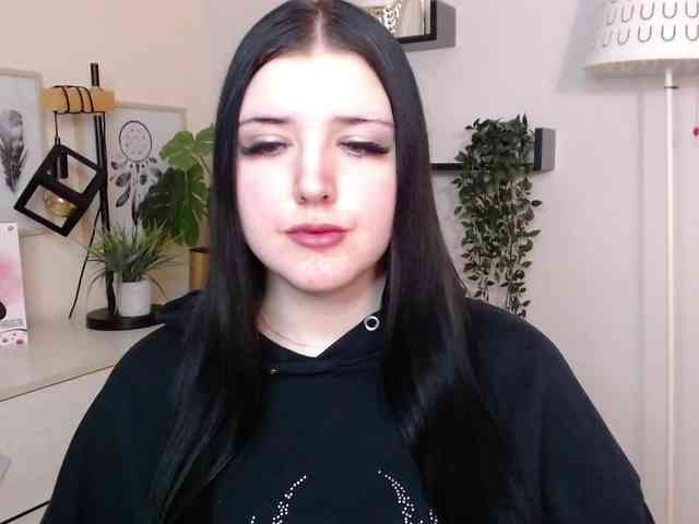 Miabrunette22 webcam