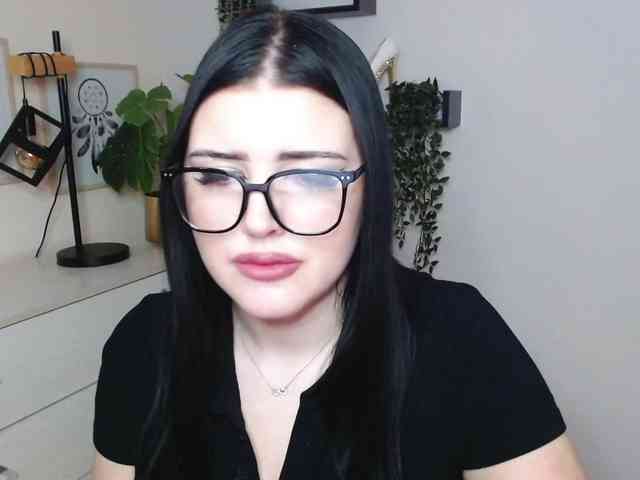 Miabrunette22 webcam